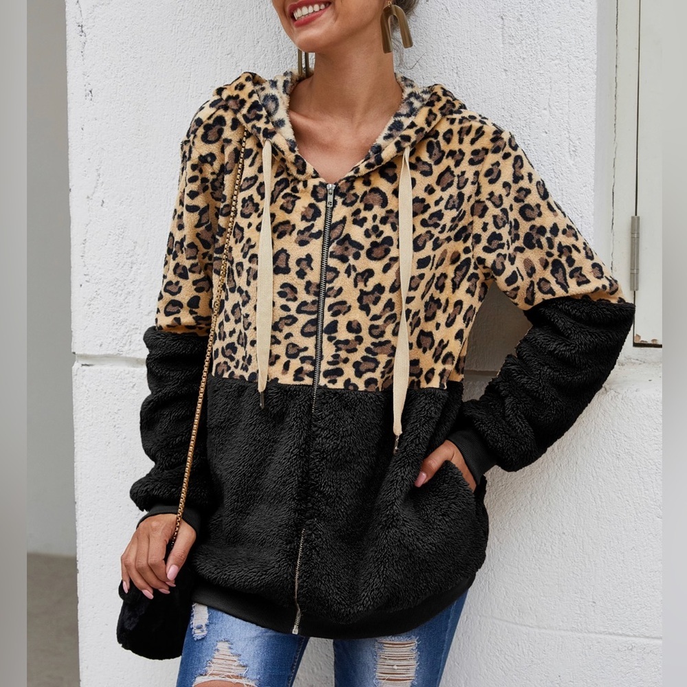 NWT Black Animal Print Fleece Pullover Hoodie Women's Sweater - Picture 1 of 8